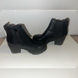 Black leather booties 👢🖤✨